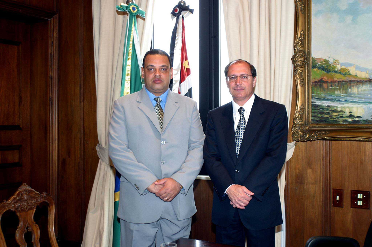 Deputado Roberto Alves e o governador Geraldo Alckmin<a style='float:right;color:#ccc' href='https://www3.al.sp.gov.br/repositorio/noticia/03-2008/roberto alves alckmin.jpg' target=_blank><i class='bi bi-zoom-in'></i> Clique para ver a imagem </a>